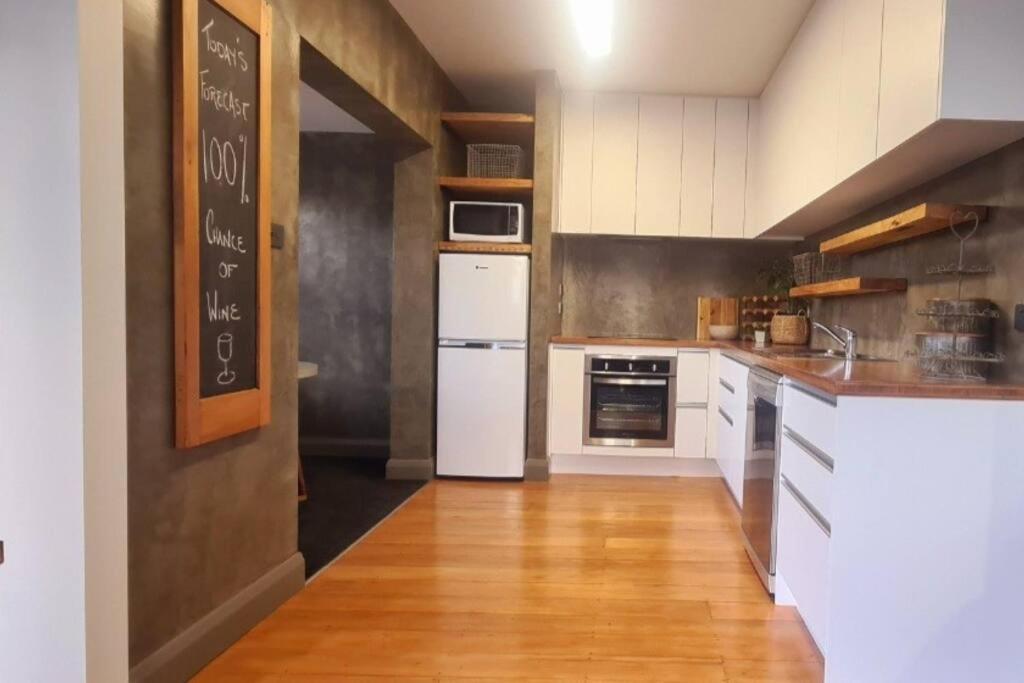 Apartment 5 - Haddin Court - Modern Loft Style Бленхайм Екстериор снимка