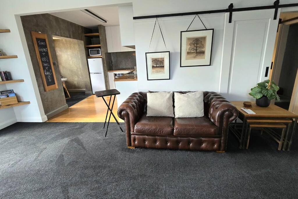 Apartment 5 - Haddin Court - Modern Loft Style Бленхайм Екстериор снимка