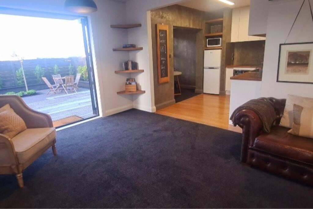 Apartment 5 - Haddin Court - Modern Loft Style Бленхайм Екстериор снимка
